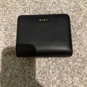 dkny wallet